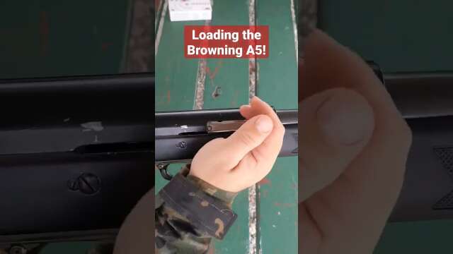 Loading a Browning A5 12 Gauge shotgun from the 40s!