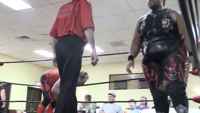 Vince Bono vs (C) Demetrius Raid