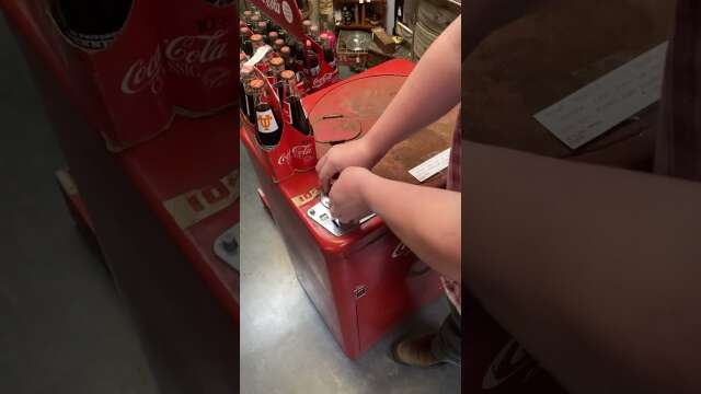 Vintage Coke machine #antique 