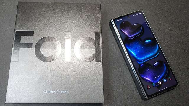 Samsung Z Fold4 Unboxing